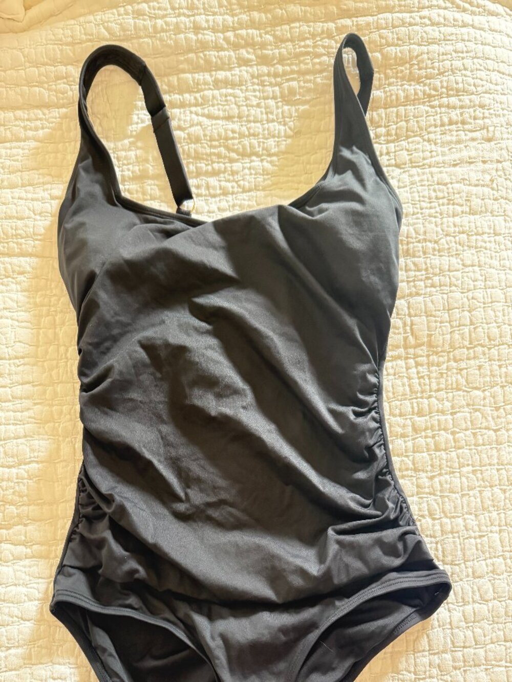 Anne Cole Black One piece Swimsuit Ruched sides slimming Size 10